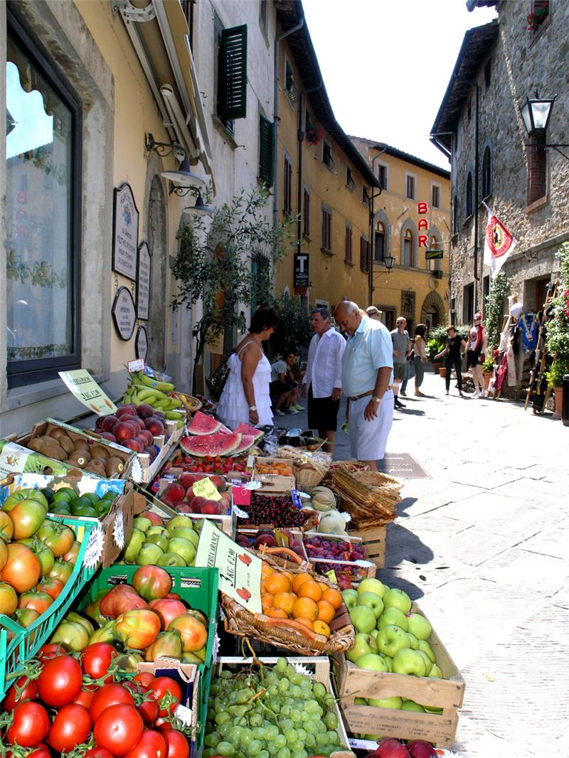 Fruit & Vegetables Shop in Tuscany